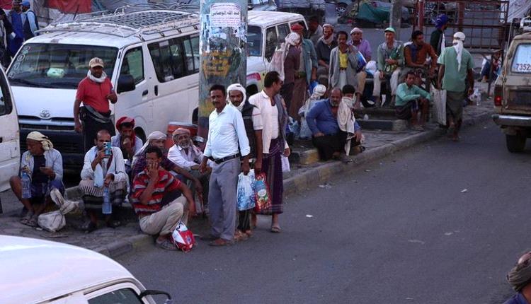 ترهيب واستغلال.. عمالة "اليومية" تحت سطوة إخوان تعز اليمنية